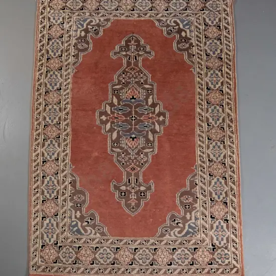small Persian style floor rug - mauves and pinks L-1200 W-780