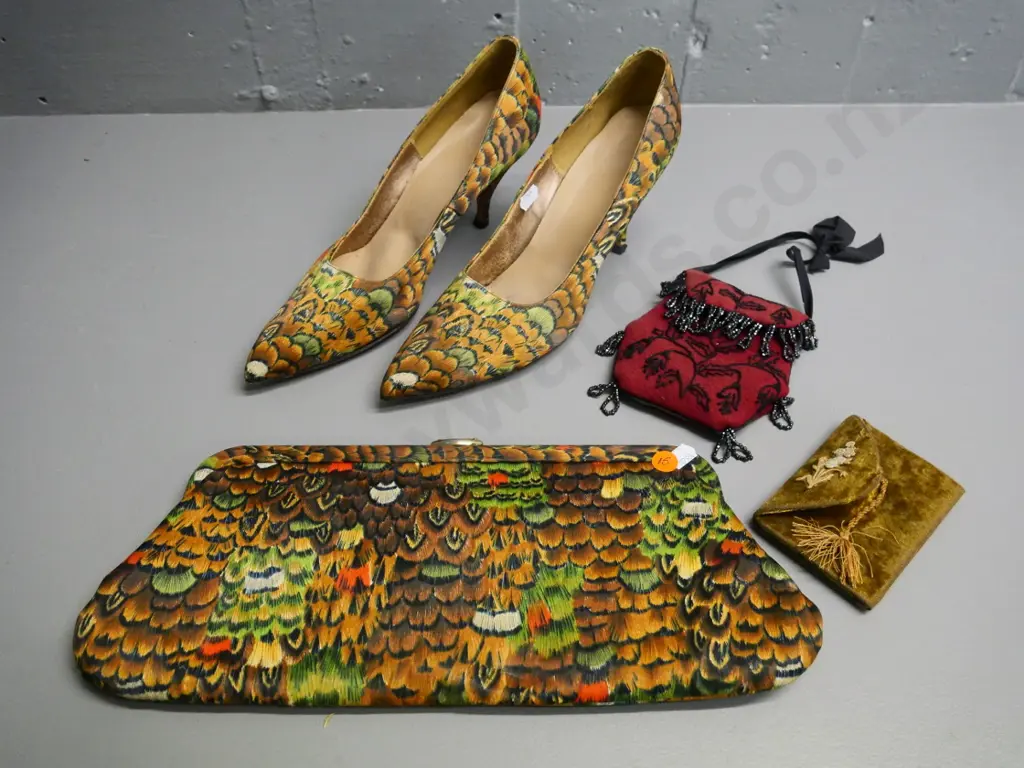 retro matching shoes (size 37) and clutch bag in feather design print fabric, vintage velvet covered birthday card, etc. Image 1++