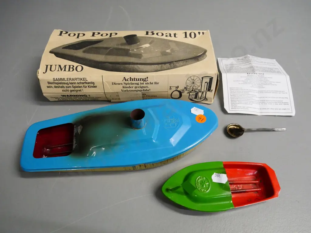 2 tin toy pop-pop style boats - larger one L-260 with box & instruction sheet Image 1++