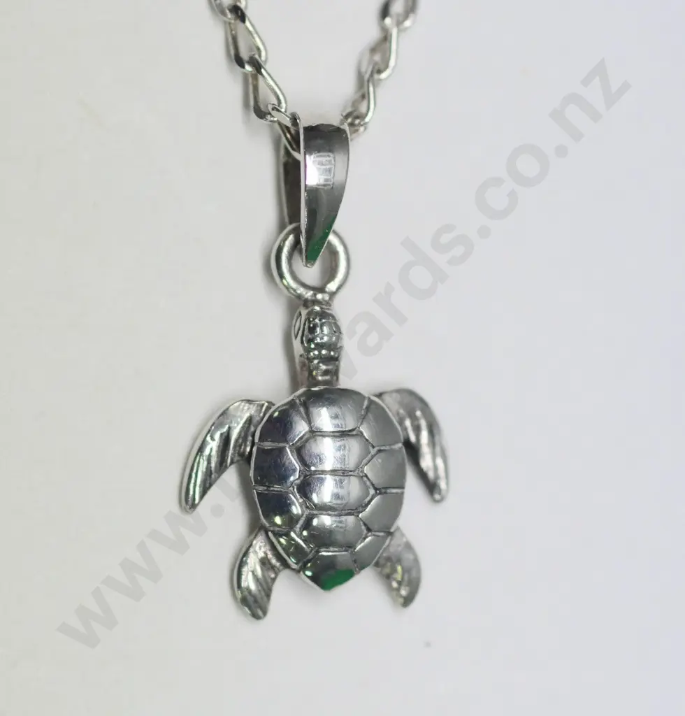 silver turtle pendant stamped 925 Image 1++