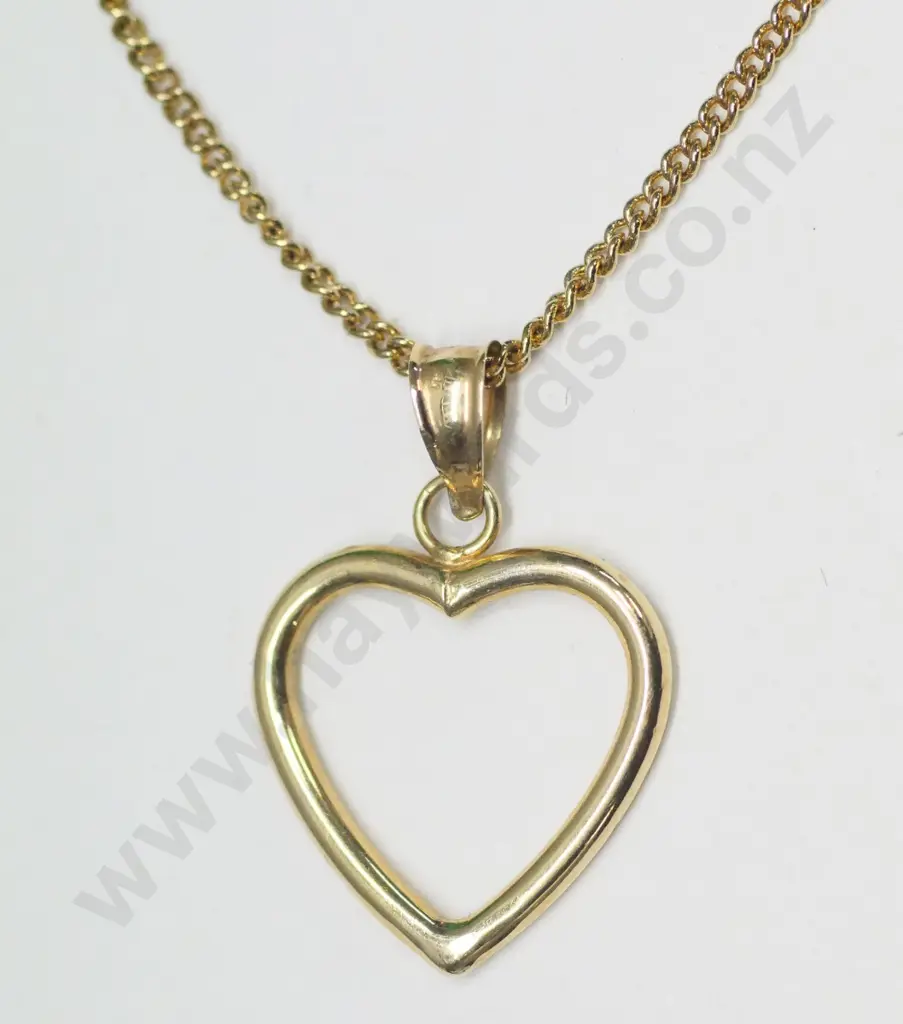heart shaped pendant stamped 375 Image 1++