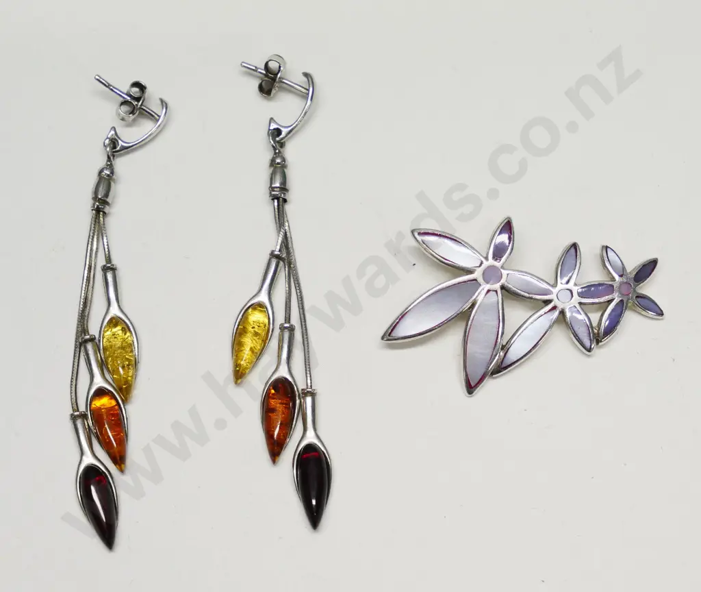 silver pendant [no chain] & pair of  silver earrings both stamped 925 Image 1++