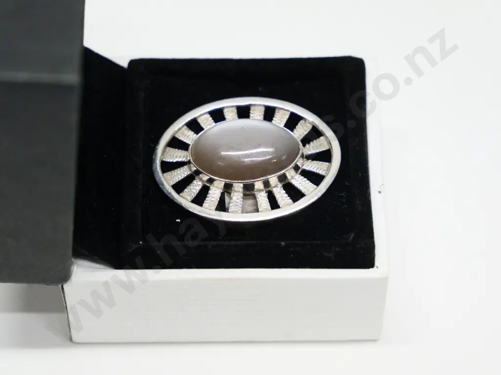 silver dress ring stamped 925 Image 1++
