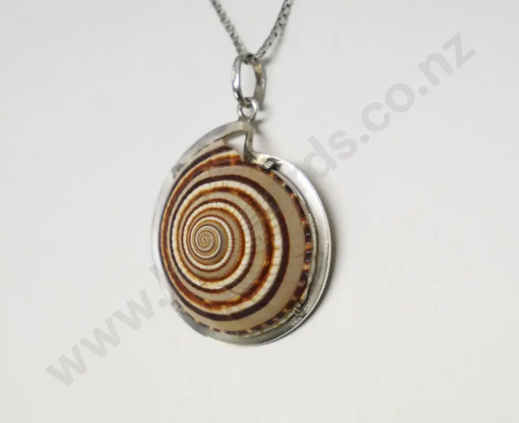 silver shell pendant stamped 925 Image 1++