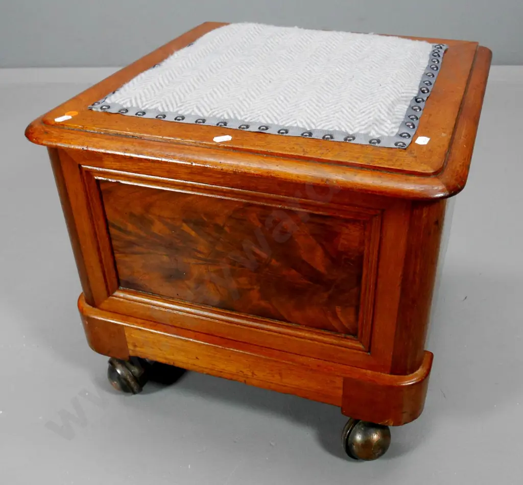 vintage shoe shine box with lift our foot rest H390 W470 D440 Image 1++