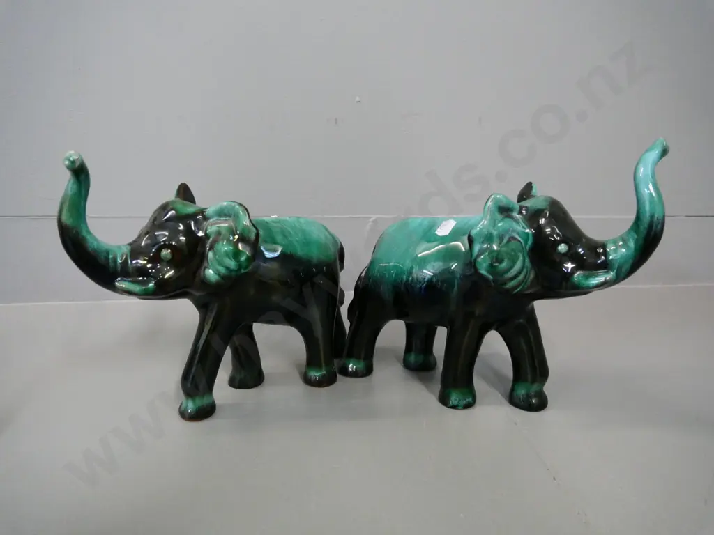 Blue Mountain pottery - pair of elephant figures - H-210 L-240 Image 1++