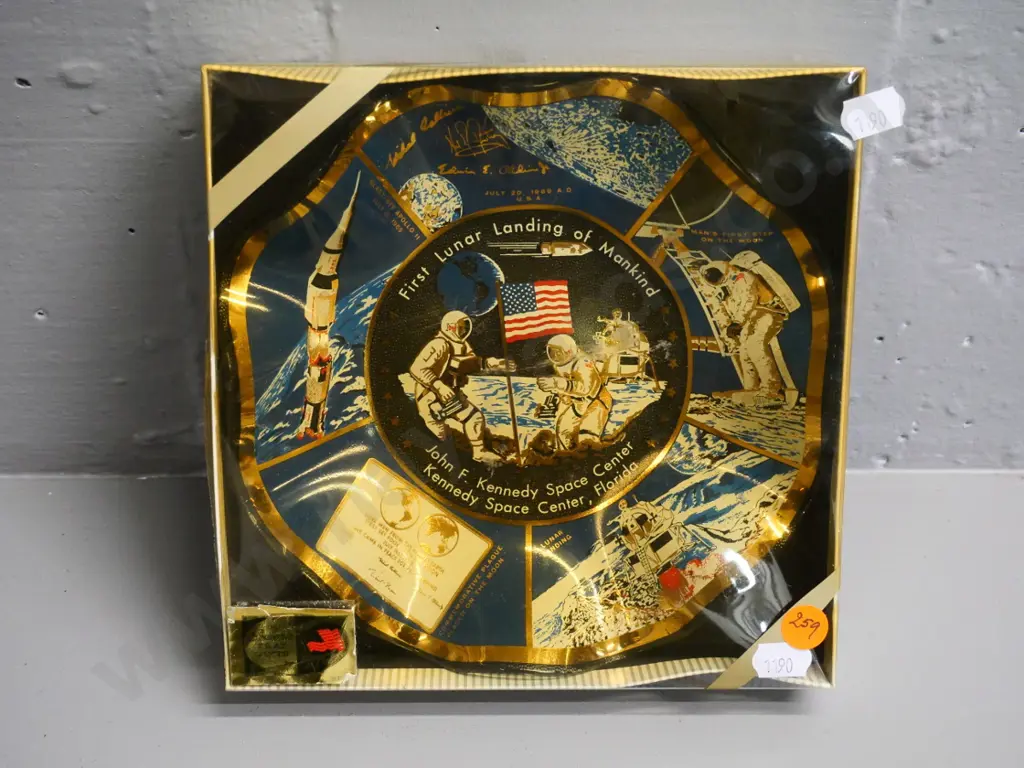 First Lunar Landing commemorative dish in original box. Diameter 170 Image 1++
