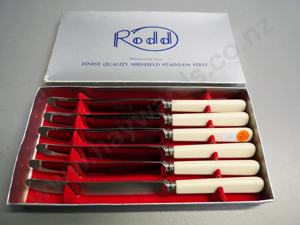 boxed set of 6 Rodd faux-bone handled dinner knives Image 1++