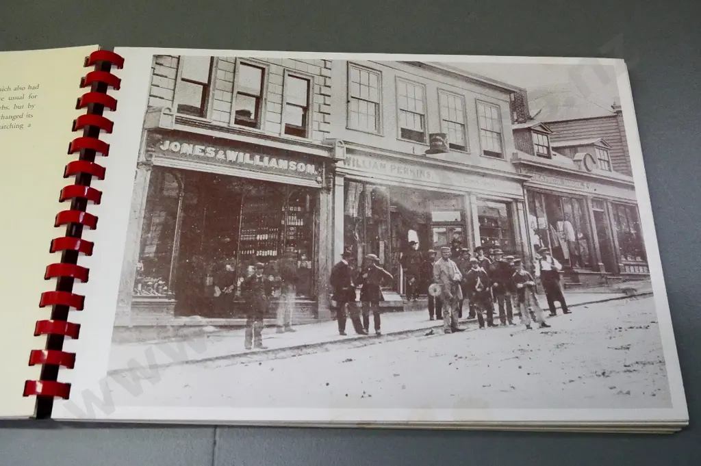 Hardwicke Knight - People and Buildings in Early Photographs in Dunedin, 1992 Image 1++