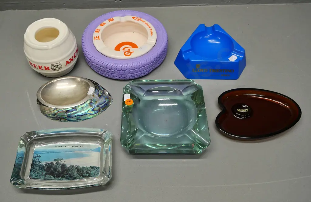 7 assorted advertising and souvenir ashtrays including paua, Tautuku Bay Catlins, etc. Image 1++