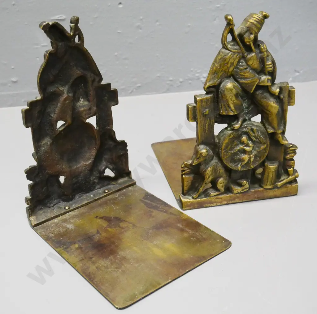 pair of brass minstrel-motif book-ends H-180 Image 1++