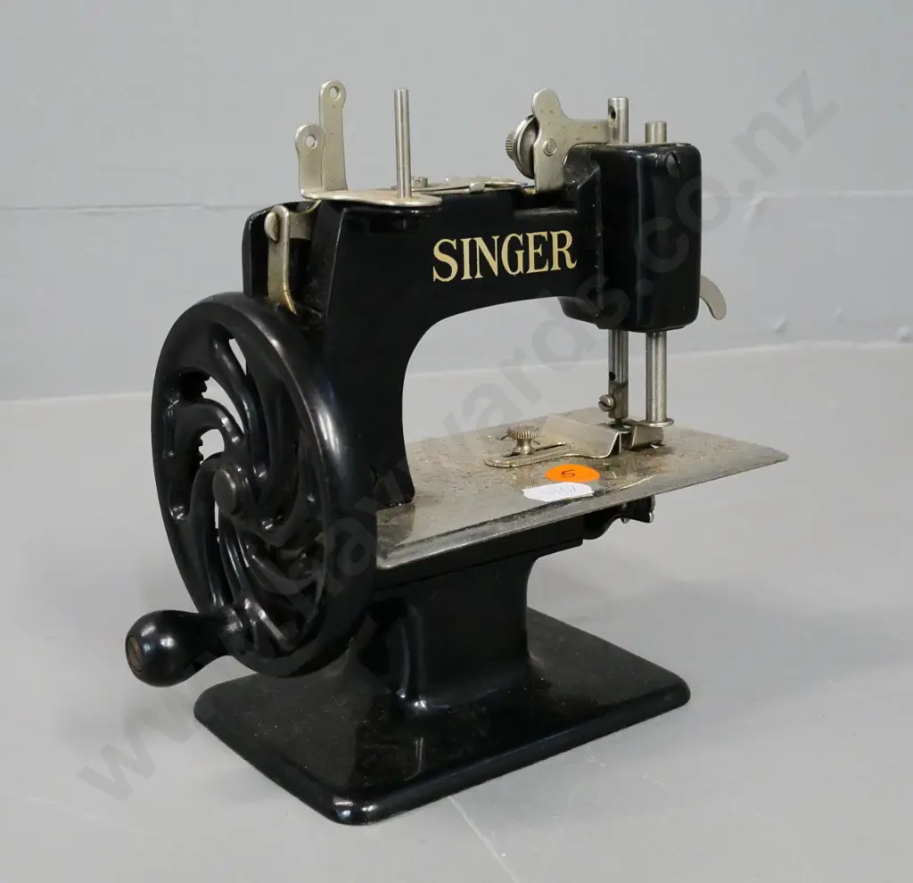 vintage Singer miniature hand-operated sewing machine H-170 W-180 Image 1++