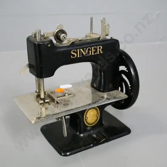 vintage Singer miniature hand-operated sewing machine H-170 W-180