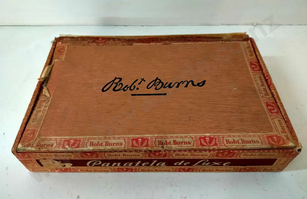 Robert Burns cigar box - broken hinge Image 1++