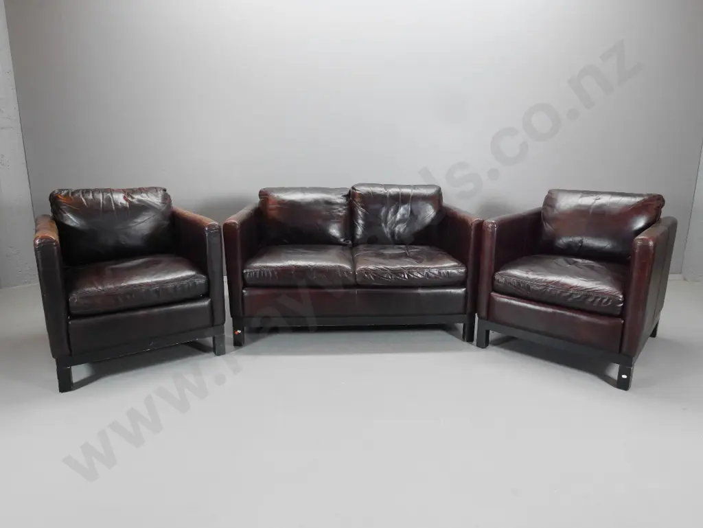 Morgan Brothers brown antiqued leather 2-seater settee & 2 armchairs. Settee H800 W1340 D850 Image 1++