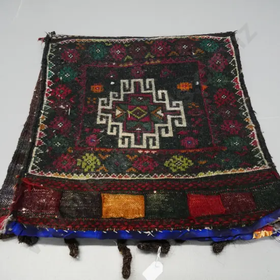 hand-woven wool saddle-bag style wall hanging 400x410