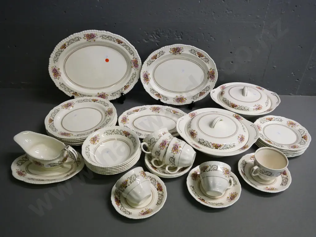 Woods Ivory Ware - 6-place dinner set with 3 ashetts, 2 covered veges, gravy boat & saucer (pattern 257) Image 1++