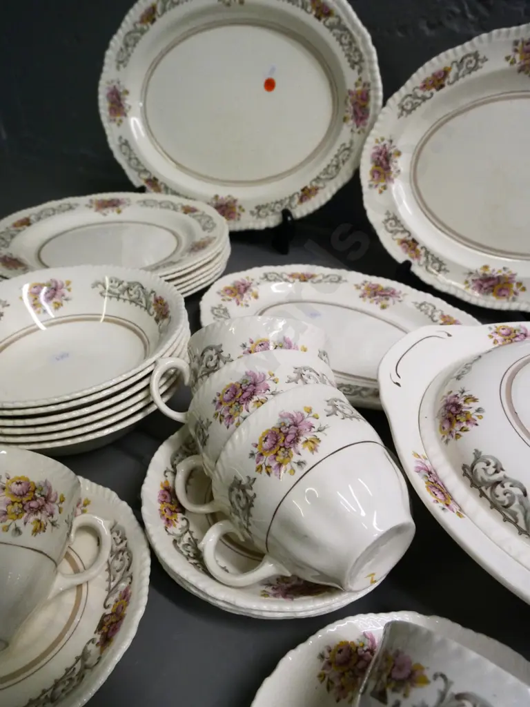 Woods Ivory Ware - 6-place dinner set with 3 ashetts, 2 covered veges, gravy boat & saucer (pattern 257) Image 1++