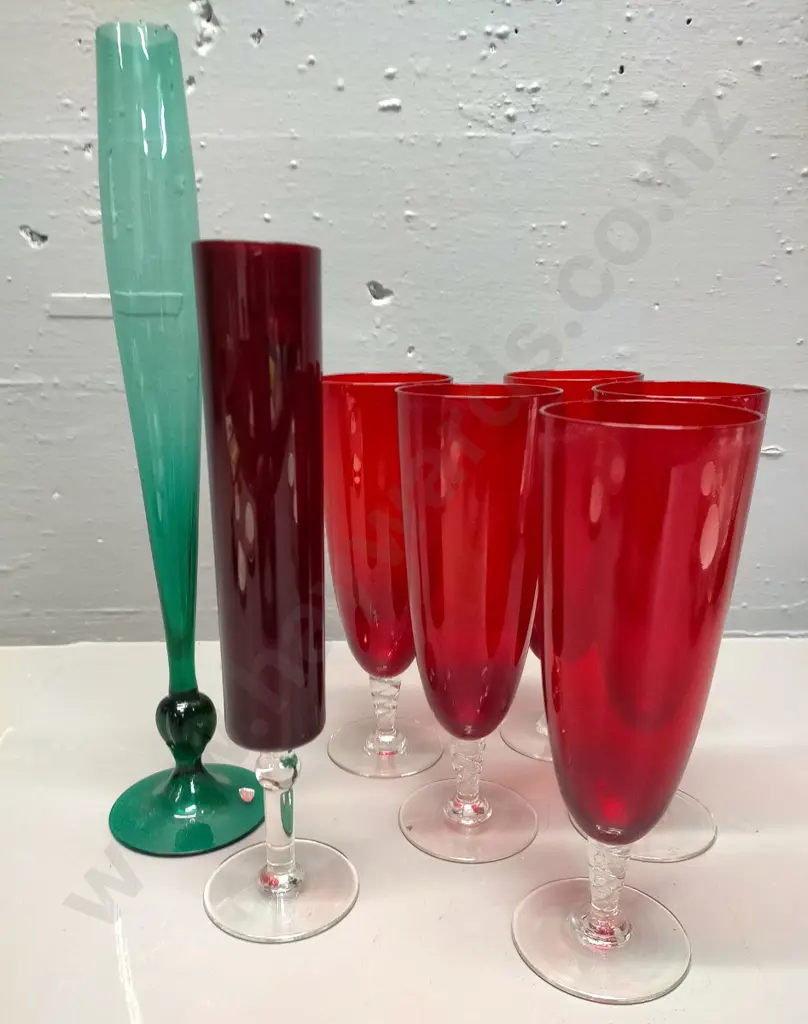 set of 5 red glass goblets, 2 coloured glass vases H-310 Image 1++