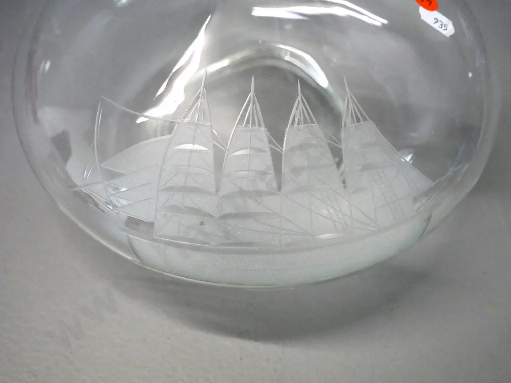 crystal ship's decanter with frosted sailing ship design H-290 Diameter 210 Image 1++