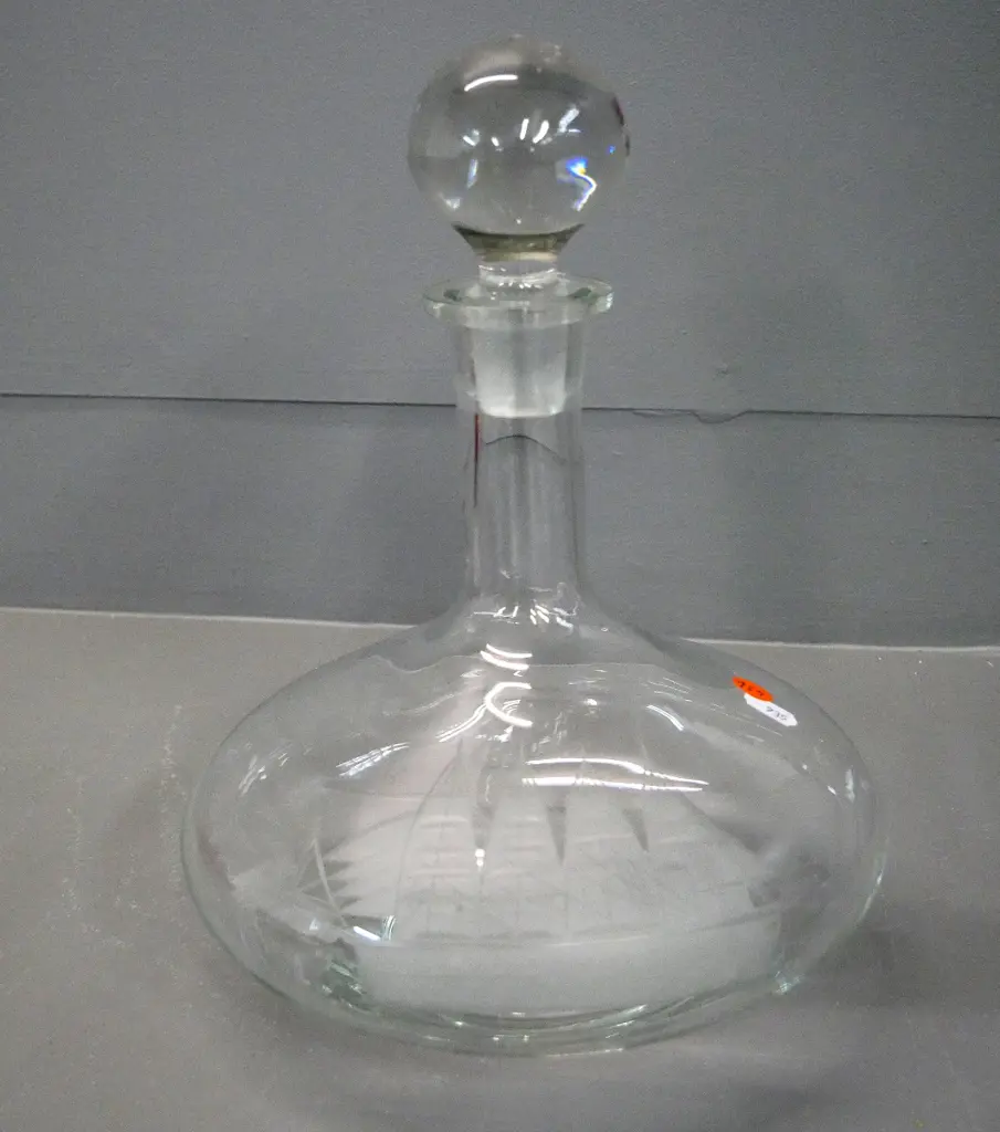 crystal ship's decanter with frosted sailing ship design H-290 Diameter 210 Image 1++