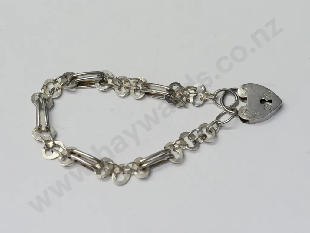 silver chain bracelet with heart shaped clasp stamped 800 Image 1++