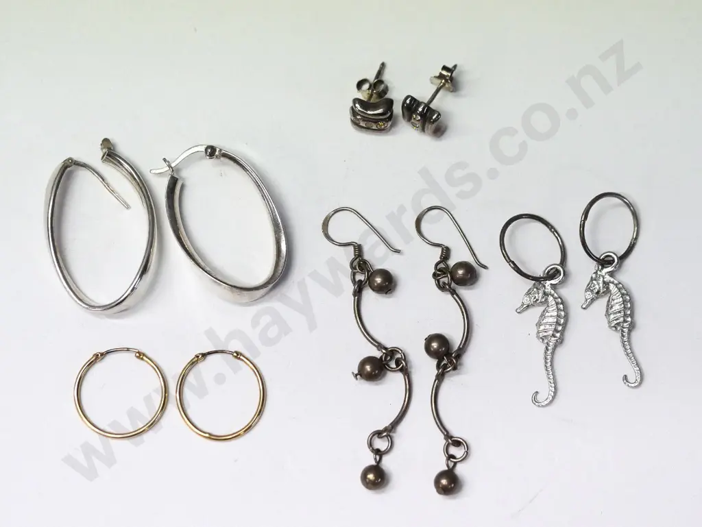5 pairs of asstd earrings Image 1++