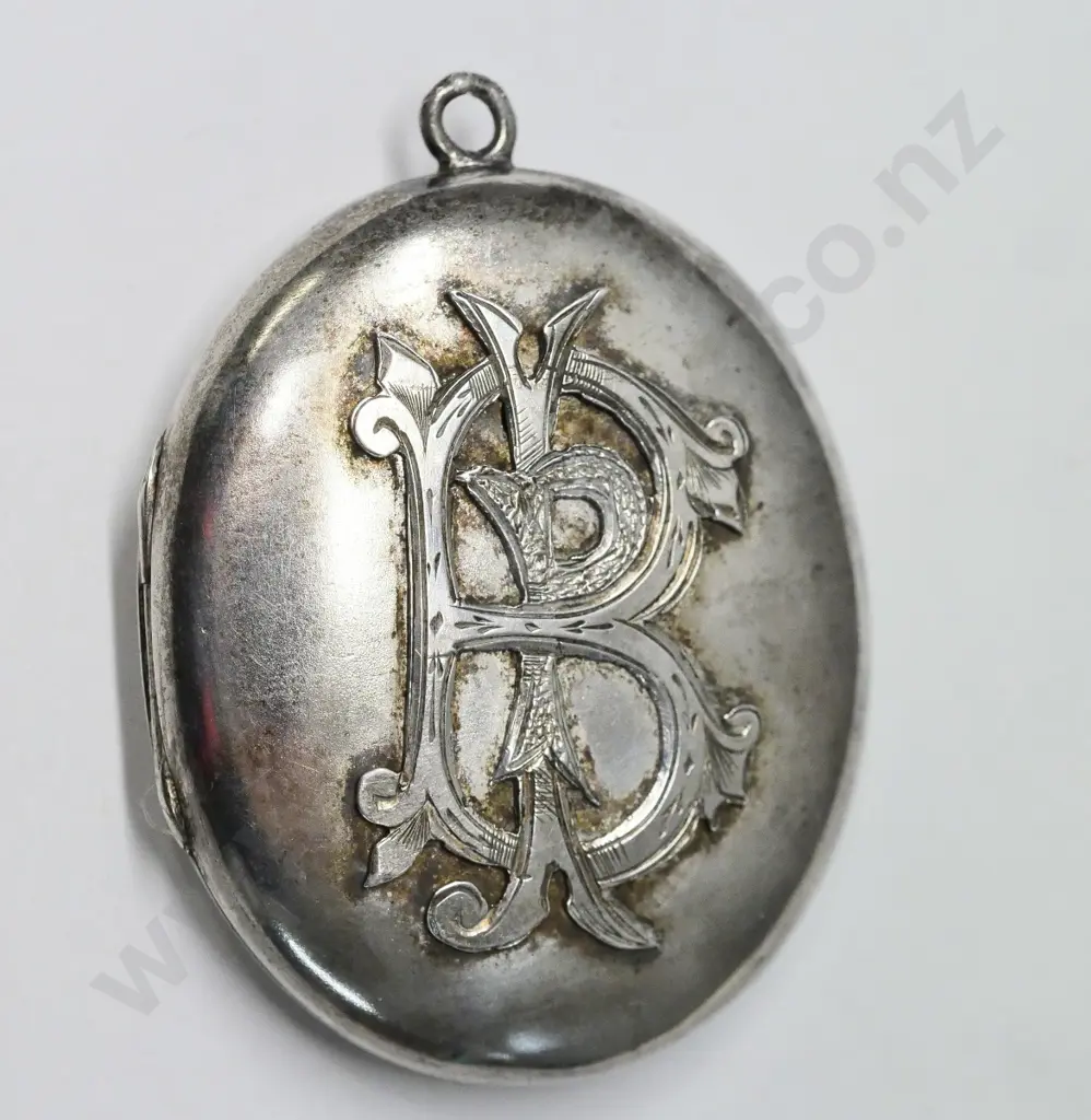 silver locket no chain Image 1++