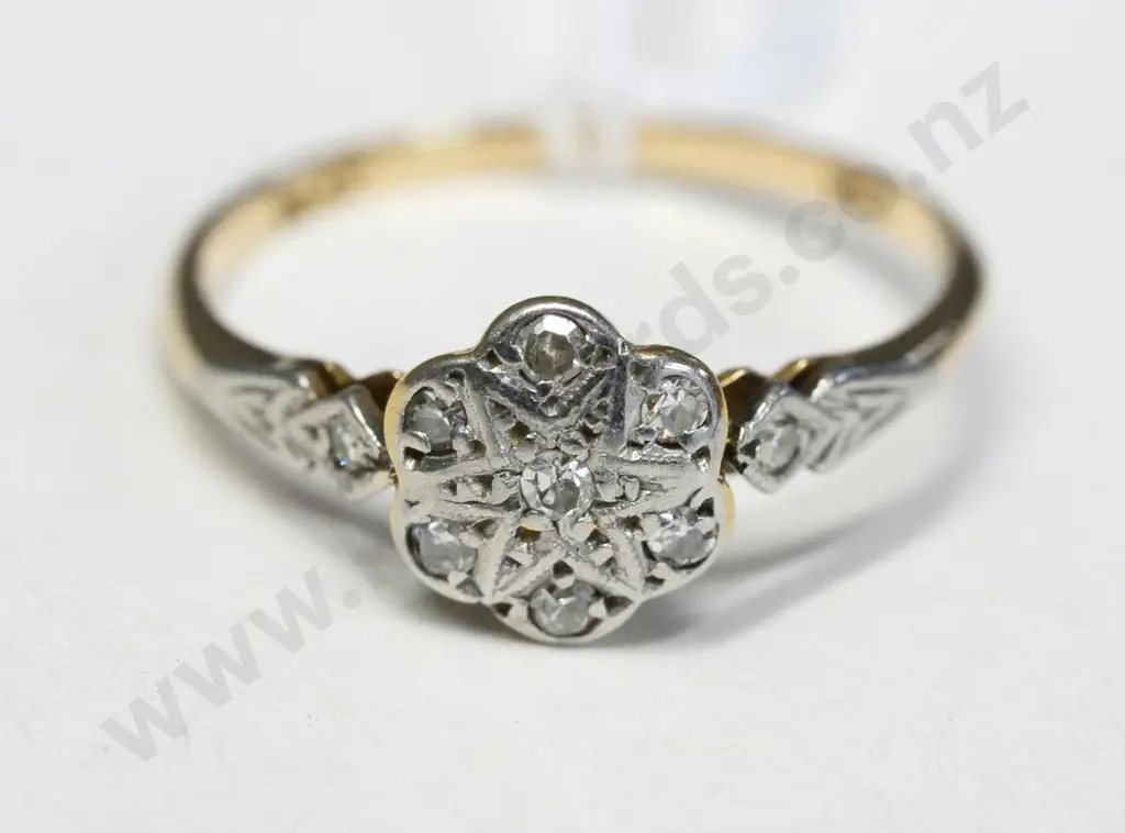 18ct platium & diamond ring - stamped 18ct plat Image 1++