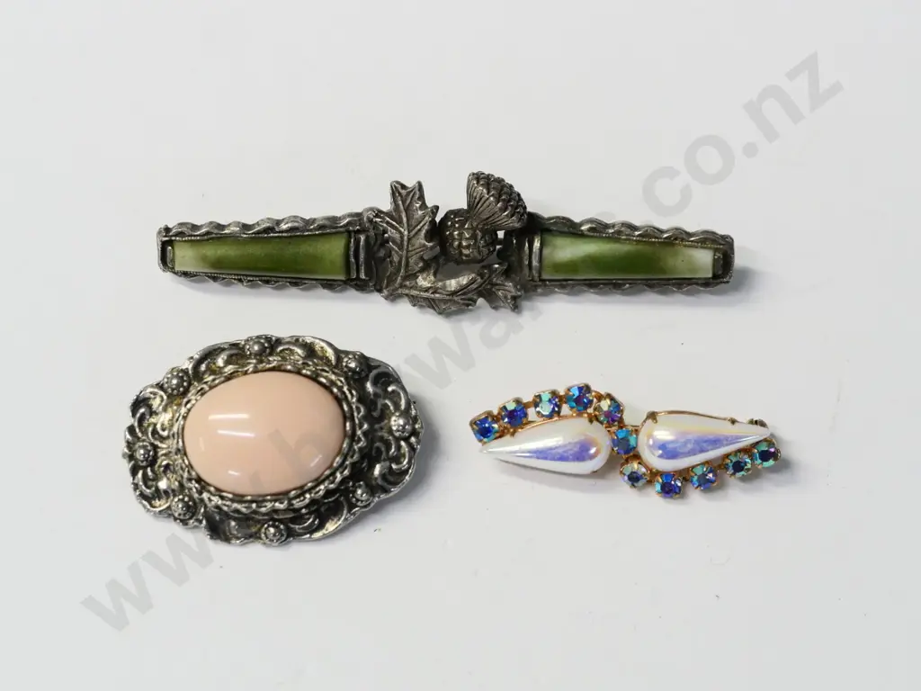 3 costume brooches Image 1++