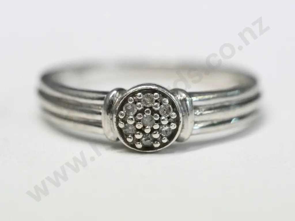 silver cz ring stamped 925 Image 1++