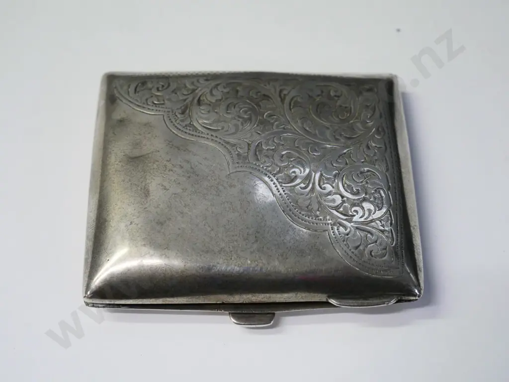 sterling silver cigarette case - some dents and wear Image 1++