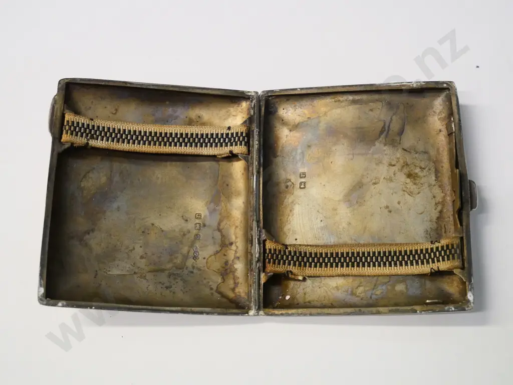 sterling silver cigarette case - some dents and wear Image 1++