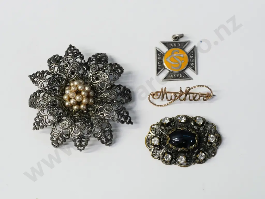 piping & dancing ass medal stamped H&K silver & 3 costume brooches Image 1++