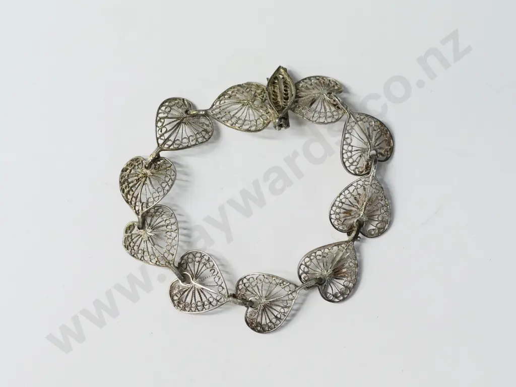 heart shaped filagree style bracelet Image 1++