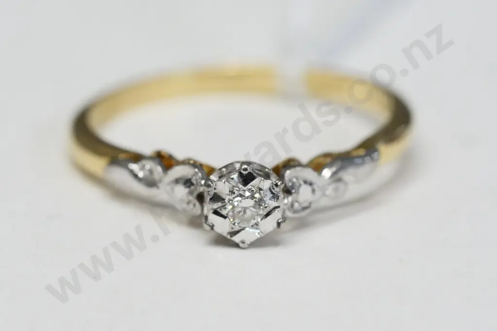 diamond ring - stamped 18ct Image 1++