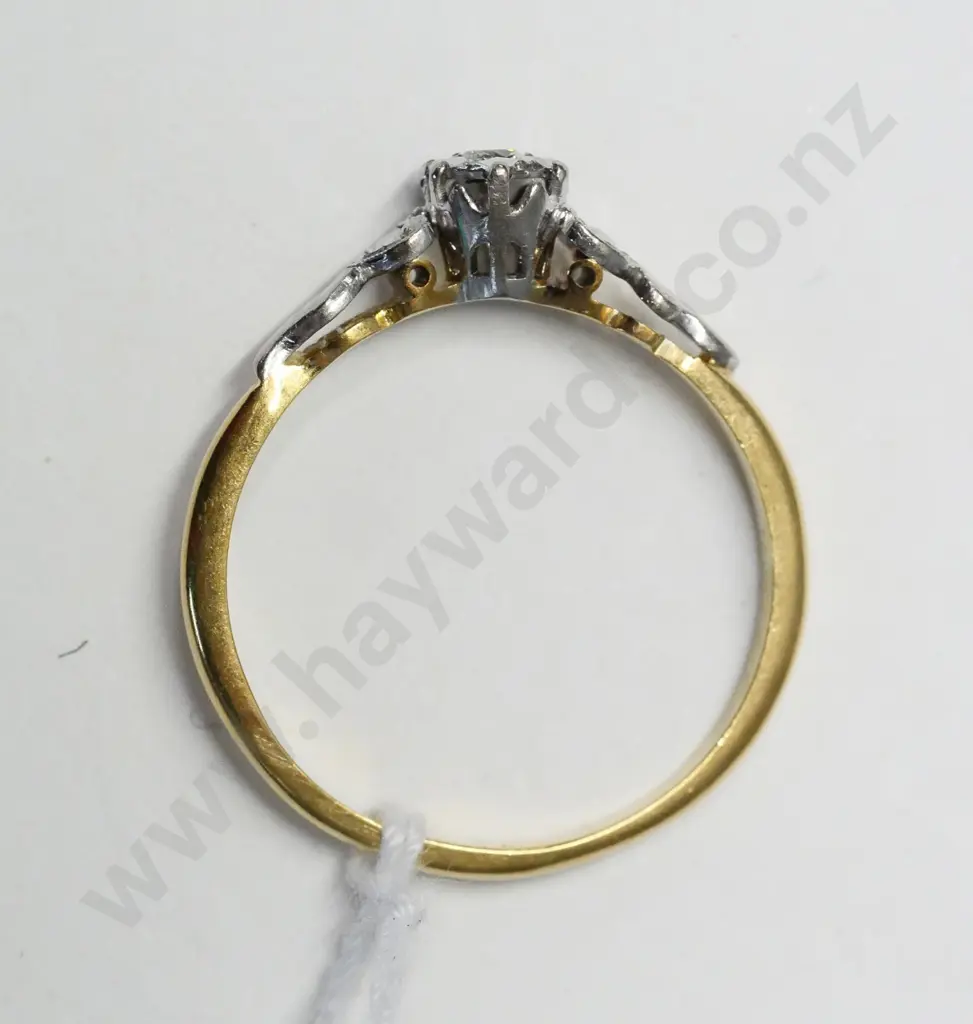diamond ring - stamped 18ct Image 1++