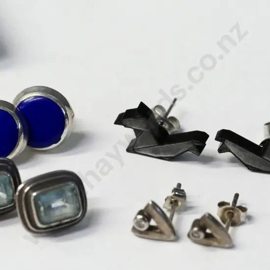 4 pairs of earrings