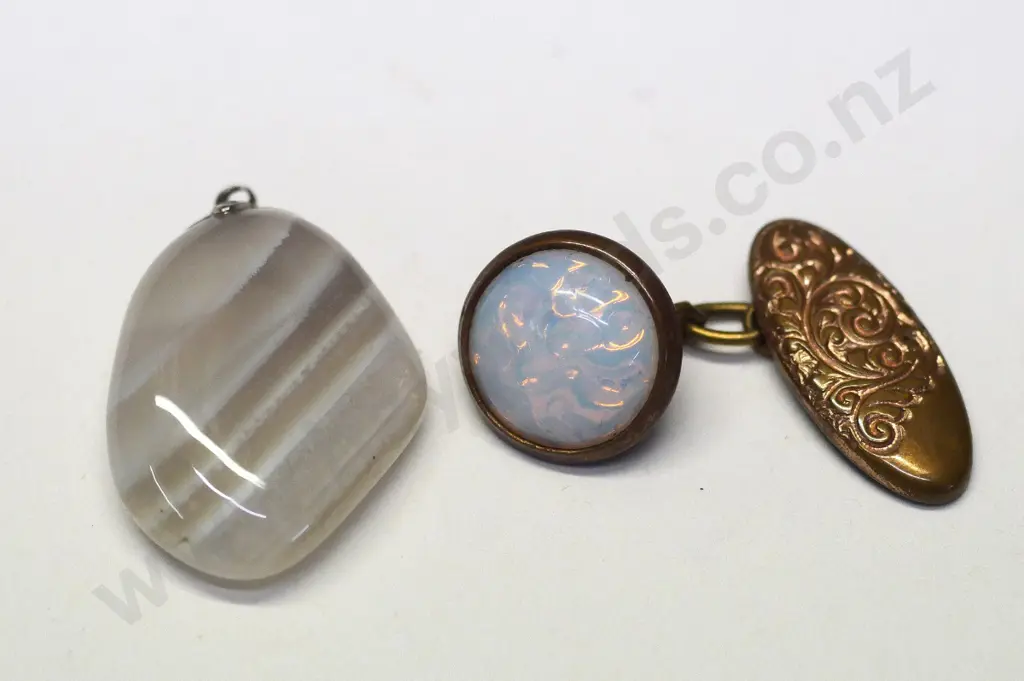 agate pendant no chain & 1 opal cufflink Image 1++