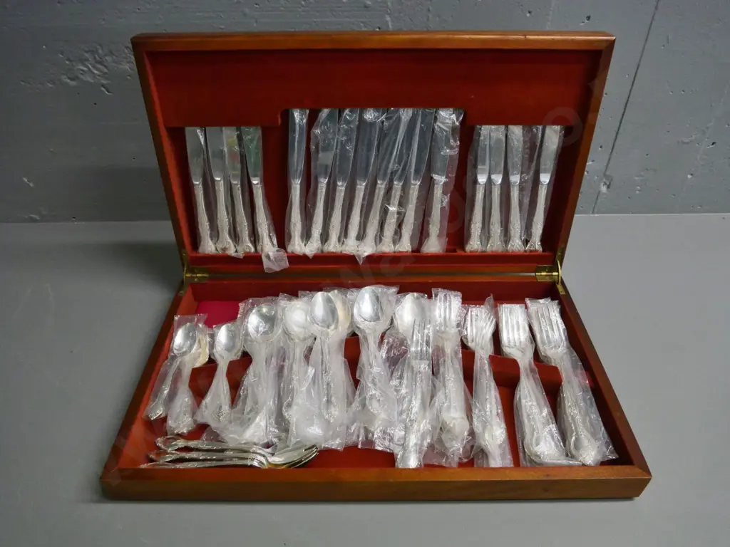 wooden canteen of Rodd plated cutlery - 8 place settings of Rodd Gainsborough Image 1++