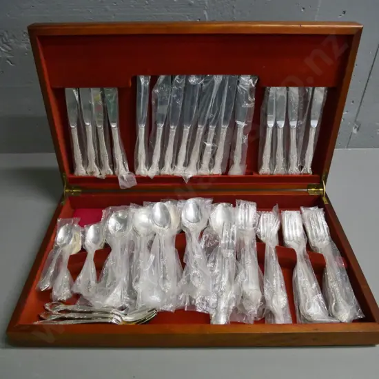 wooden canteen of Rodd plated cutlery - 8 place settings of Rodd Gainsborough