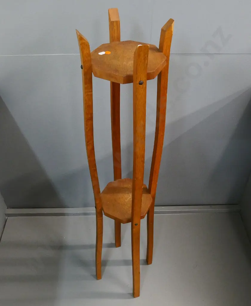 deco oak 2-tier indoor plant stand - a bit wobbly, has chip to top H-1090 Image 1++