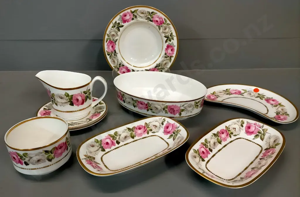 Royal Worcester Royal Garden dinner set items Image 1++