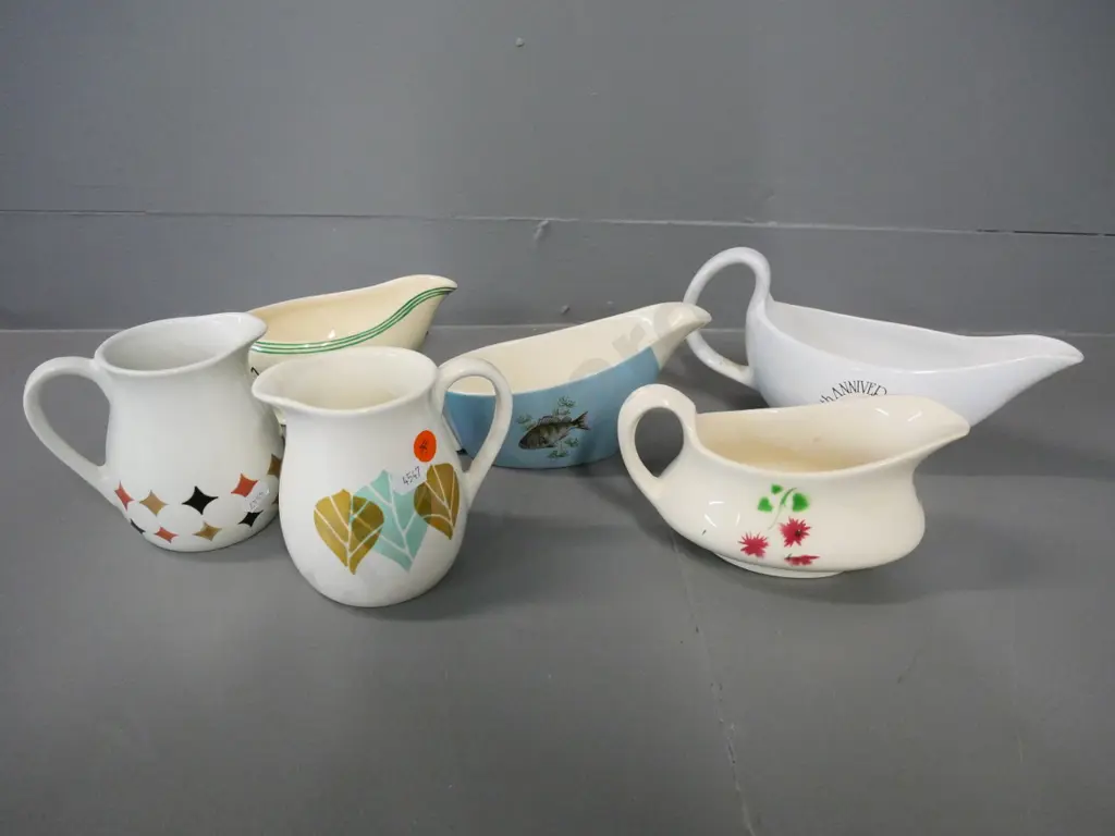 6 T&G Greene retro items - 4 gravy boats, 2 jugs - tallest jug is H100 Image 1++