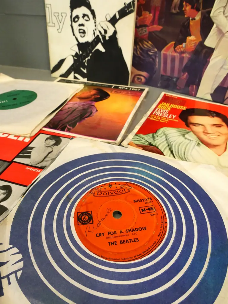 45 RPM records - Beatles, Vogues, Spencer Davis, Elvis, 1982 Beatles film souvenir catalog and Elvis booklet Image 1++
