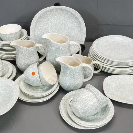 retro Royal Swan Flamingo pattern 6-place dinner set with serving bowl, 4 jugs, sandwich tray