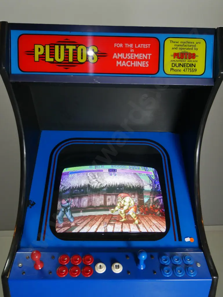 original Plutos Dunedin arcade game, original boards removed, replaced with computer, has many arcade games Image 1++