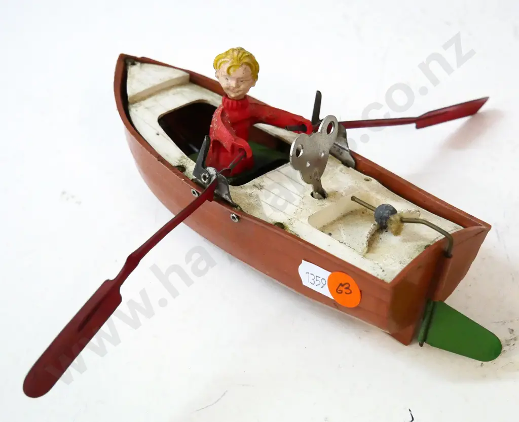 wind-up metal and plastic toy mechanical boat - going Image 1++