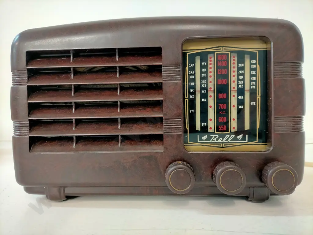 Bell bakelite mantle radio - working  H-170 W-280 D-140 Image 1++