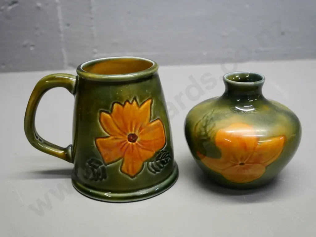 2 pieces of floral Wade Irish porcelain - vase and mug H-100 Image 1++